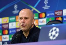 Arne Slot khiến fan Liverpool bất bình Arne Slot khiến fan Liverpool bất bình