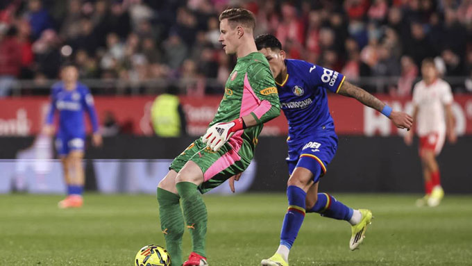 Ter Stegen vẫn thể hiện khả năng cầm bóng tốt của mình