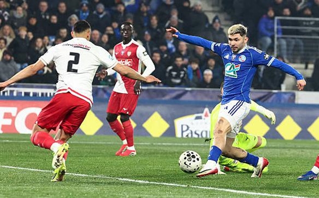 Julio Enciso tỏa sáng với cú đúp bàn thắng.