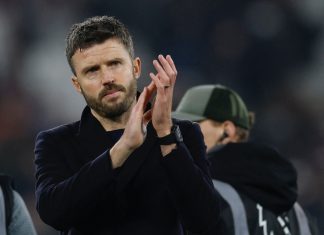 Carrick vẫn chưa bị đánh bại