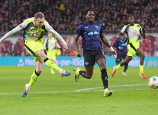 Dortmund thoát hiểm ngoạn mục trước Leipzig