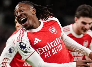 Eberechi Eze đi vào lịch sử pháo thủ