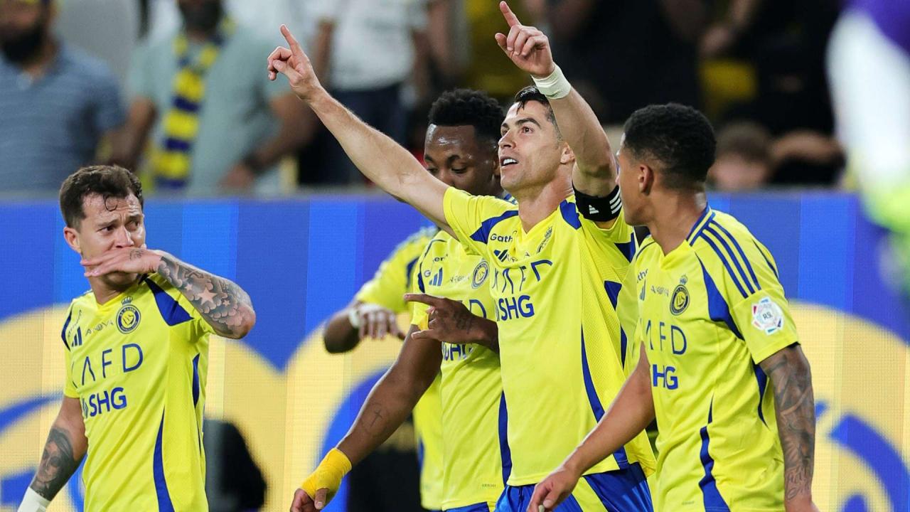 Cristiano Ronaldo is on fire! CR7 continues scintillating form with  two-goal masterclass as Al-Nassr keep faint Saudi Pro League hopes alive by  seeing off Al-Riyadh - but Jhon Duran has a shocker |