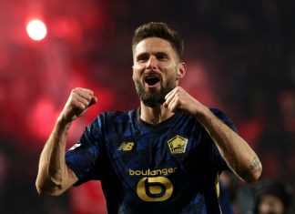 Olivier Giroud trở thành cầu thủ lớn tuổi nhất lập công ở vòng knock-out Europa League