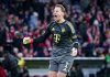 Khoảnh khắc hài hước của Neuer với cầu thủ trẻ Leipzig thu hút sự chú ý lớn trên mạng xã hội