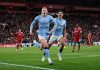 Arsenal vẫn phải hết sức dè chừng với Man City Man City ngược dòng đánh bại Liverpool để tiếp tục cuộc đua vô địch với Arsenal