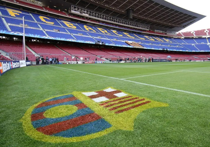 Barca bỏ lại Real Madrid 'đơn thương độc mã'