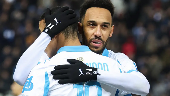 Cả hai tiền đạo hàng đầu Marseille đều ghi bàn