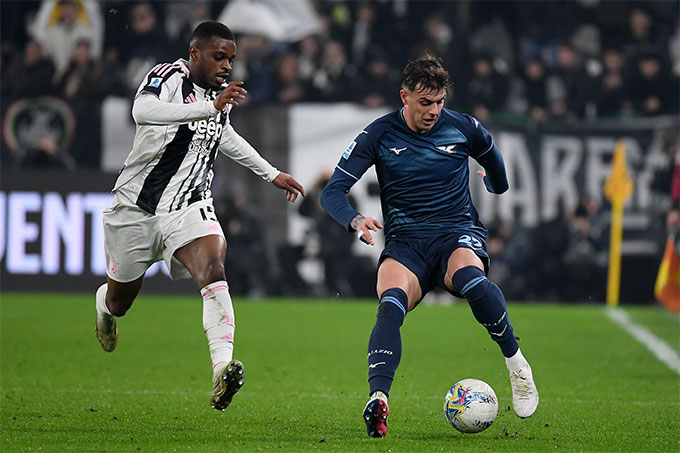 Juventus vừa bị Lazio cầm hòa 2-2