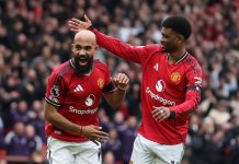 Manchester United chọn cách đứng về phía người hâm mộ