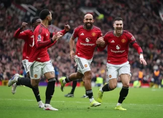 Bryan Mbeumo có chia sẻ về bài phạt góc của MU