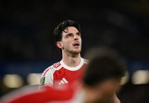 Arsenal đánh rơi lợi thế trong thời điểm quan trọng