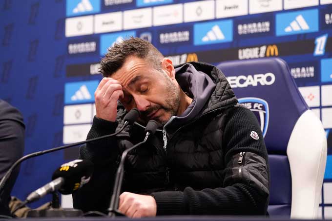 Sau mùa đầu ấn tượng, De Zerbi đã sa sút cùng Marseille mùa này