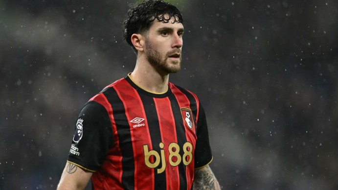 Marcos Senesi là mục tiêu của Man Utd.