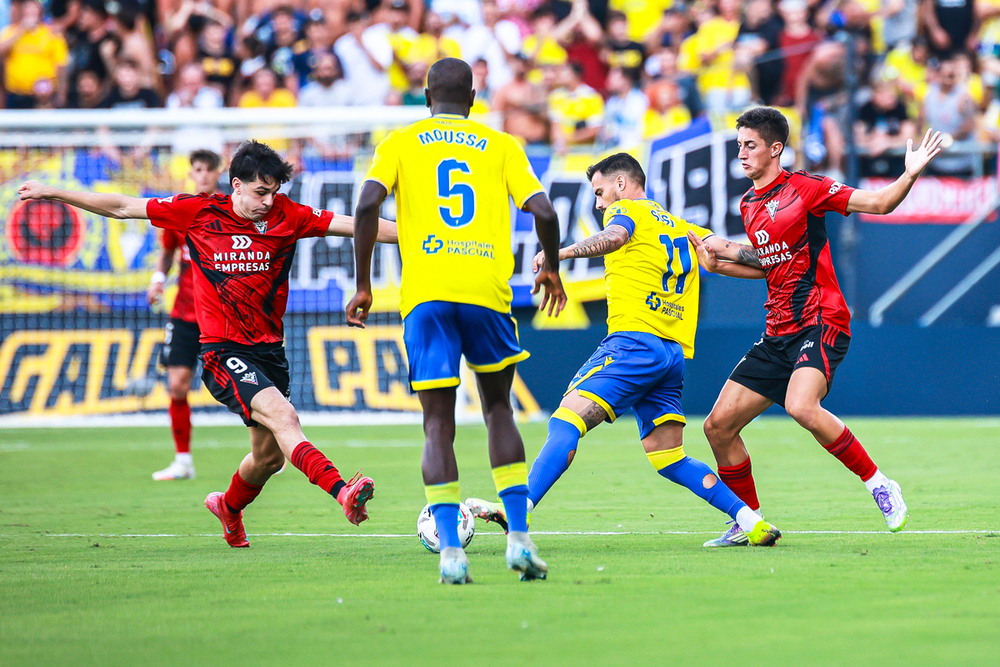 El Mirandés cae con honor en el campo del Cádiz | Noticias Diario de Burgos