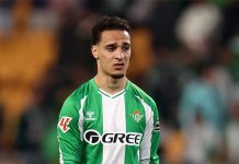 Antony không giữ được bình tĩnh trước những lời chỉ trích