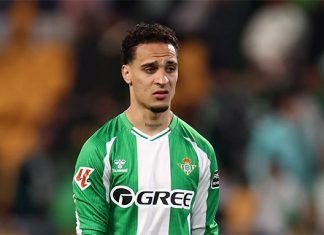 Antony không giữ được bình tĩnh trước những lời chỉ trích