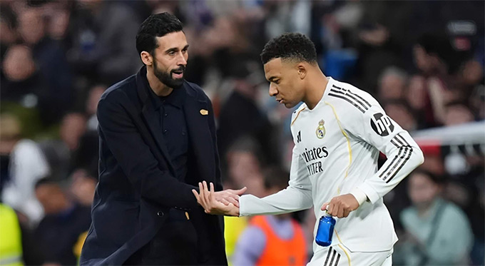 Các trụ cột ủng hộ Arbeloa ngồi ghế chính thức