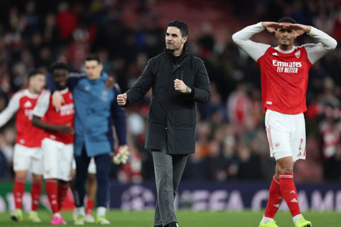 Vì sao MU và Liverpool nên chia vui với Arsenal?