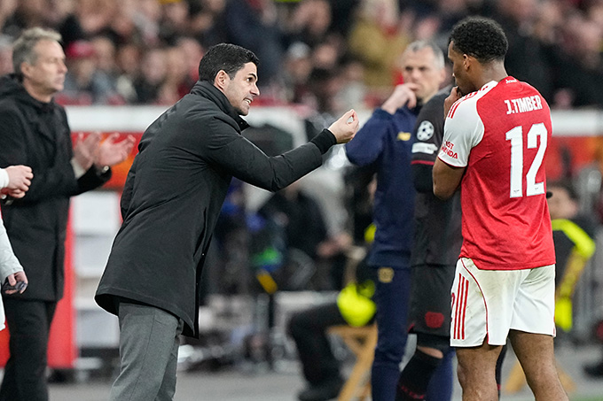 Arteta chỉ đạo trong trận hòa 1-1 tại Leverkusen