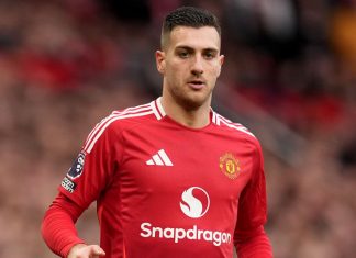 MU được khuyên giữ Diogo Dalot giữa kế hoạch tái thiết đội hình Dalot là cầu thủ có thâm niên tại MU