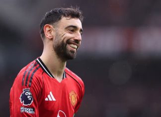 Bruno Fernandes ‘chưa hoàn ‘ giành danh hiệu Cầu thủ xuất sắc Bruno Fernandes 'chưa đủ tuổi' giành danh hiệu Cầu thủ xuất sắc nhất năm