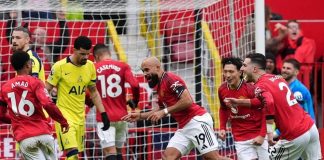 Jonny Evans nay là phúc tinh của MU Khi Bryan Mbeumo ghi bàn vào lưới Tottenham tháng trước, anh đã ca ngợi Evans vì đã nghĩ ra bài phối hợp đá phạt cho bàn thắng đó