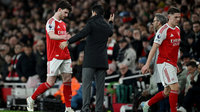 Rice phải rời sân vì chấn thương