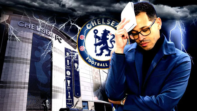 HLV Rosenior sẽ được giữ lại ít nhất tới hết mùa 2025/26. Ảnh: The Sun